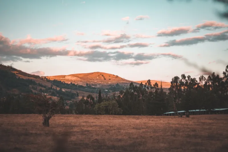 Entre Montanhas e Vales: Como a Geografia de Cajamarca Define o Imóvel Perfeito para o Comprador Brasileiro